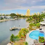 3Br Broadbeach Lakefront Apartment