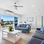 3Br Broadbeach Lakefront Apartment