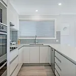 3Br Broadbeach Lakefront Apartment