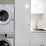 3Br Broadbeach Lakefront Apartment