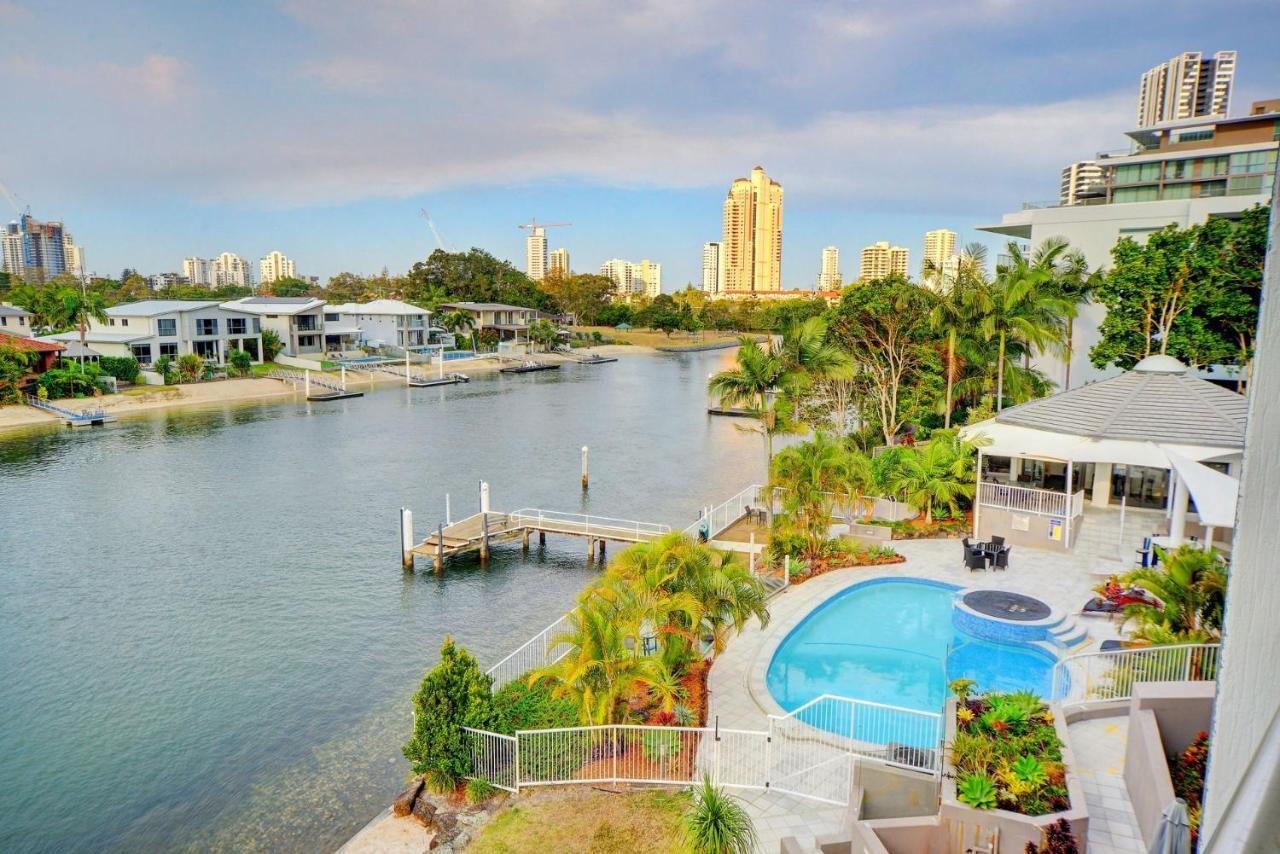 3br Broadbeach Lakefront Gold Coast