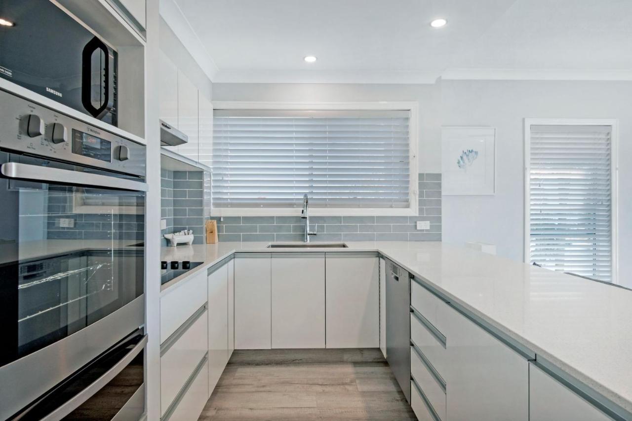 Apartment 3br Broadbeach Lakefront